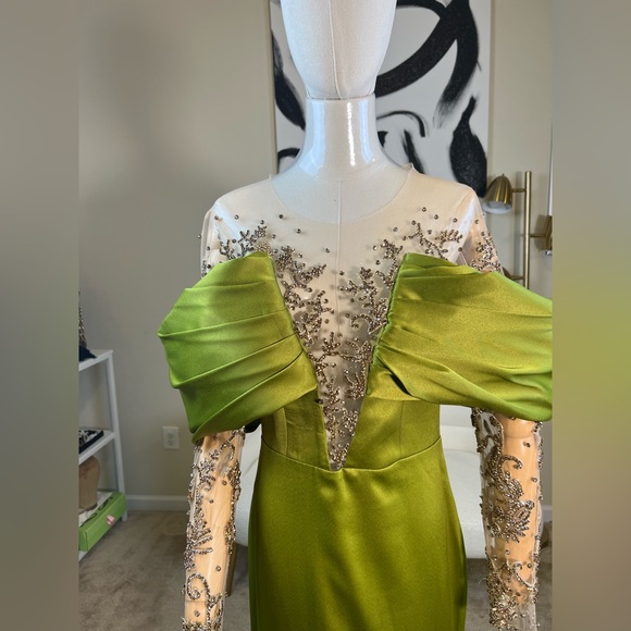 Green Evening Gown - Picture 4 of 8